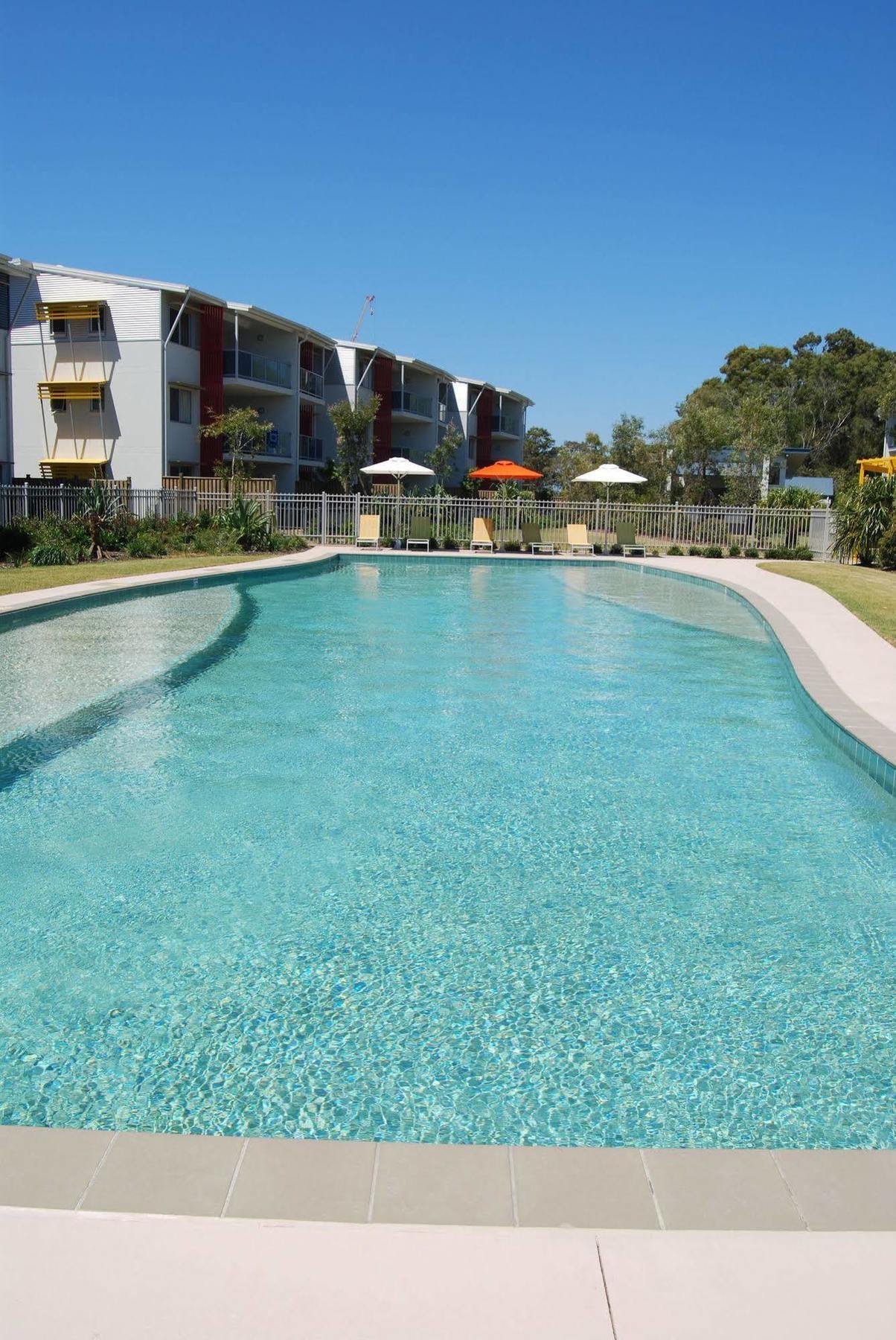 Ramada Encore By Wyndham Whale Cove Hervey Bay Esterno foto